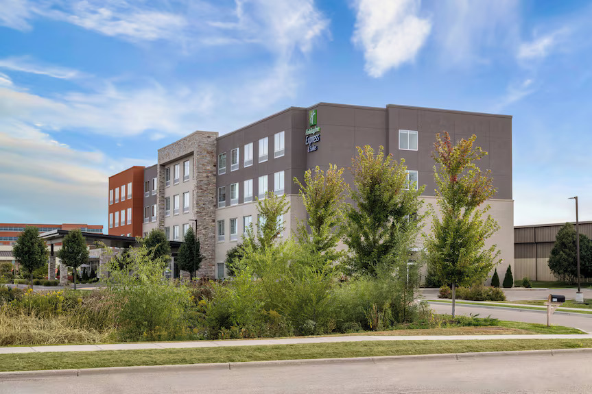 HOLIDAY INN EXPRESS AND SUITES MADISON WEST - MIDDLETON
