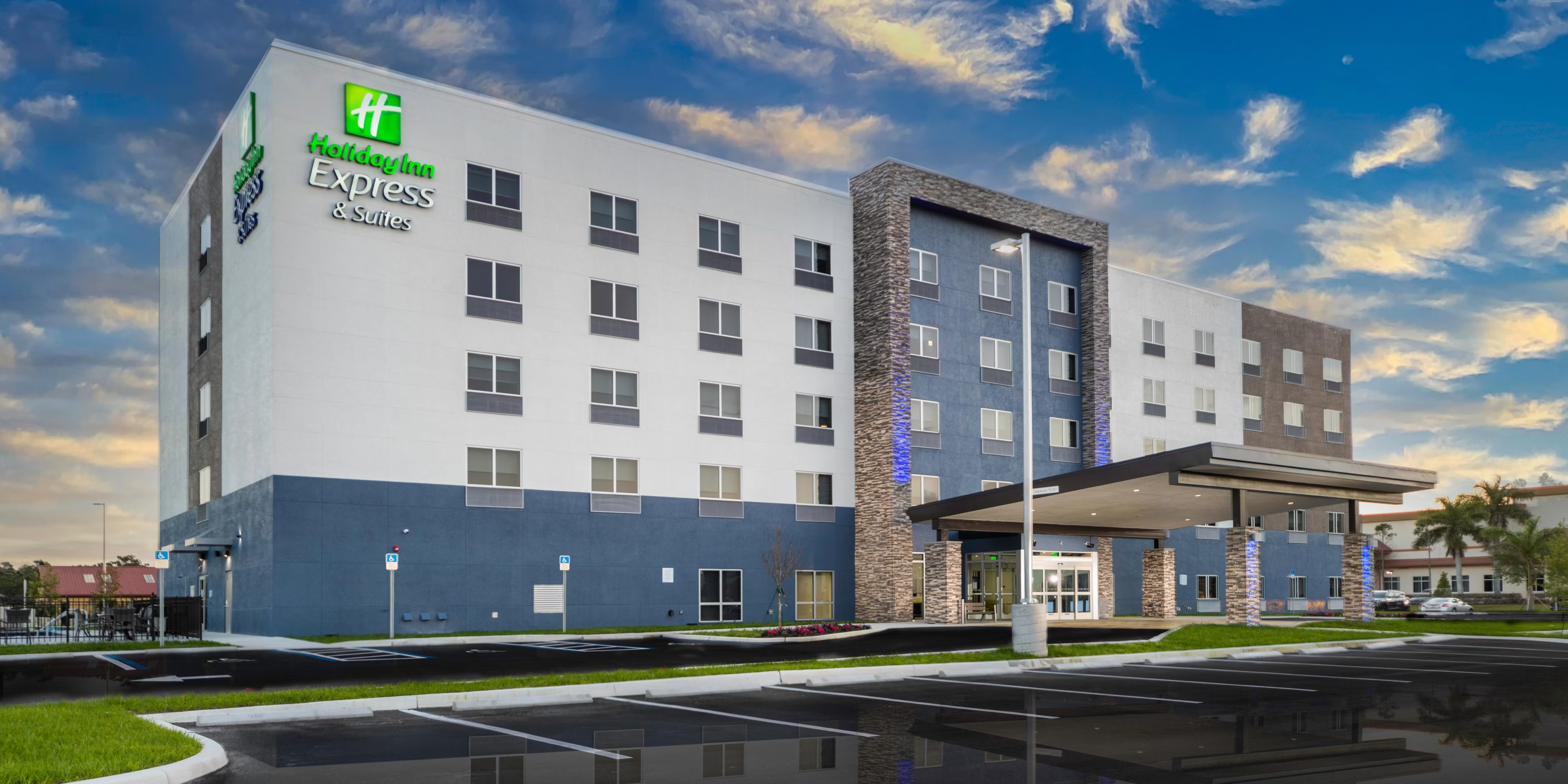 HolidayInnExpressFM