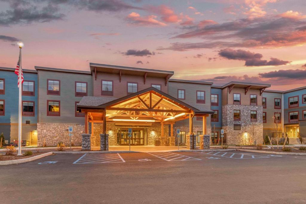 CAMBRIA HOTEL LAKE PLACID - LAKESIDE RESORT CAMBRIA HOTEL LAKE PLACID - LAKESIDE RESORT